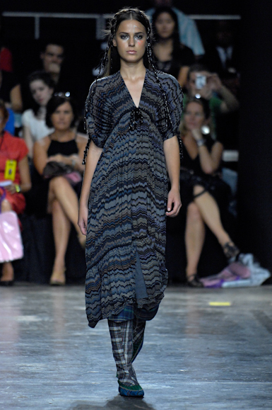 desfiles-erikaikezili-saopauloinverno2007rtw-104