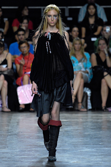 desfiles-erikaikezili-saopauloinverno2007rtw-105