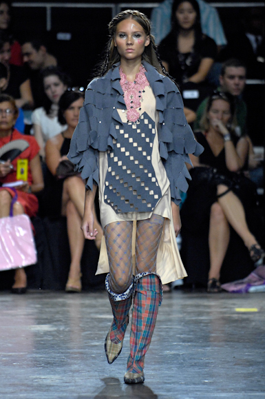 desfiles-erikaikezili-saopauloinverno2007rtw-107