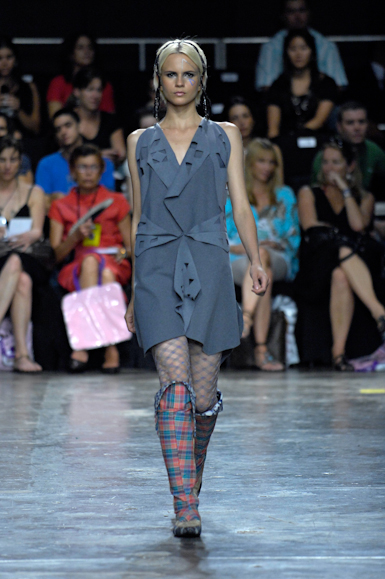 desfiles-erikaikezili-saopauloinverno2007rtw-110