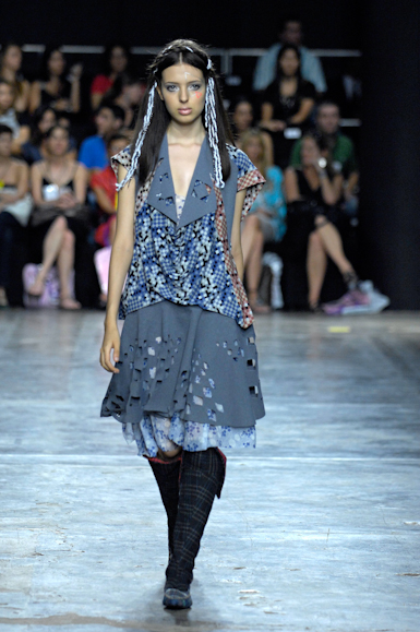 desfiles-erikaikezili-saopauloinverno2007rtw-112