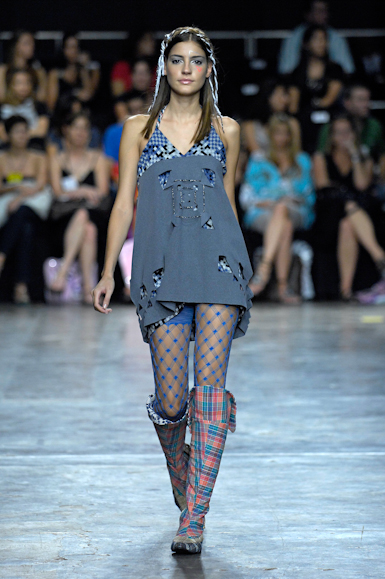 desfiles-erikaikezili-saopauloinverno2007rtw-113