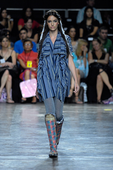 desfiles-erikaikezili-saopauloinverno2007rtw-114