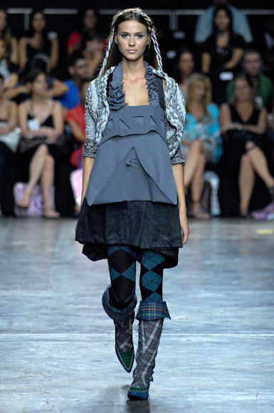 desfiles-erikaikezili-saopauloinverno2007rtw-117