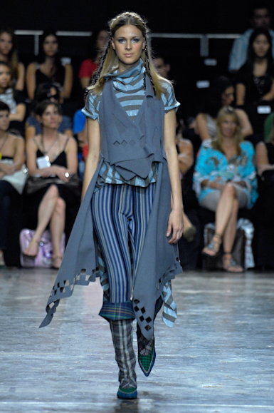 desfiles-erikaikezili-saopauloinverno2007rtw-119