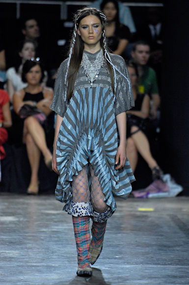 desfiles-erikaikezili-saopauloinverno2007rtw-120