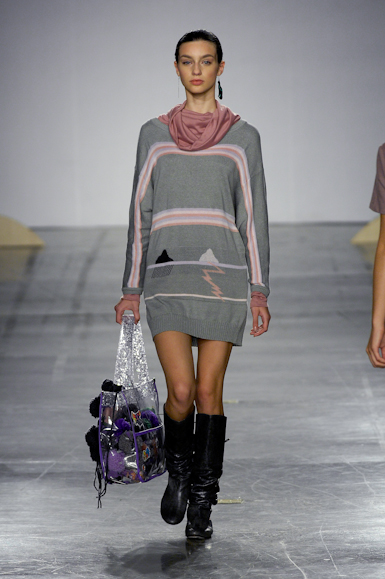 desfiles-fabiabercsek-saopauloinverno2007rtw-106