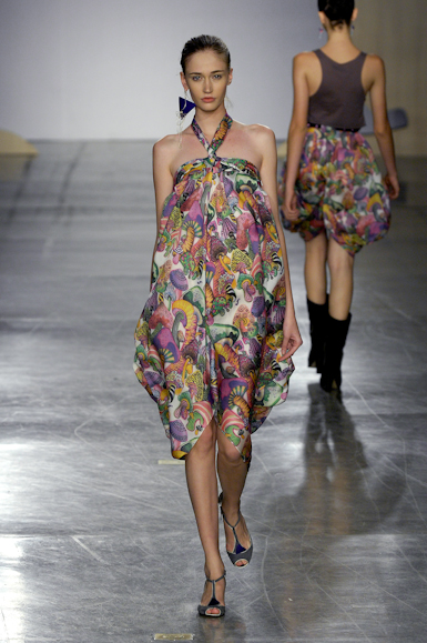 desfiles-fabiabercsek-saopauloinverno2007rtw-112