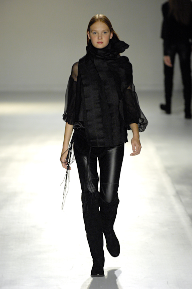 desfiles-gloriacoelho-saopauloinverno2007rtw-116