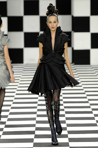 desfiles-linovillaventura-saopauloinverno2007rtw-102