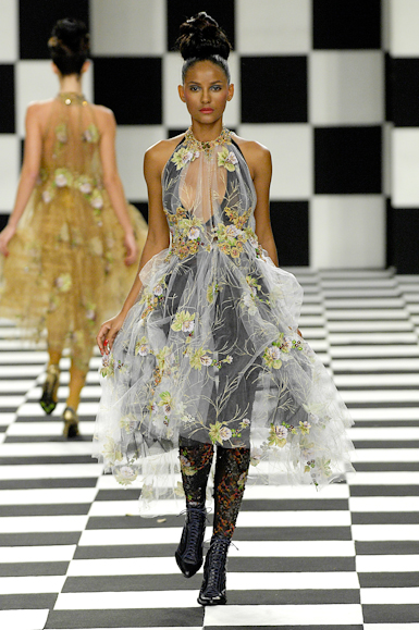 desfiles-linovillaventura-saopauloinverno2007rtw-129