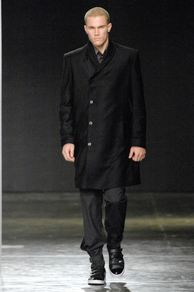 desfiles-lorenzomerlino-saopauloinverno2007rtw-100