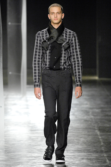 desfiles-lorenzomerlino-saopauloinverno2007rtw-101