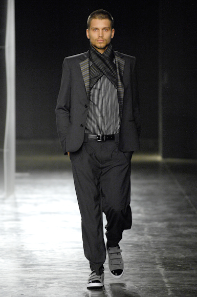 desfiles-lorenzomerlino-saopauloinverno2007rtw-102