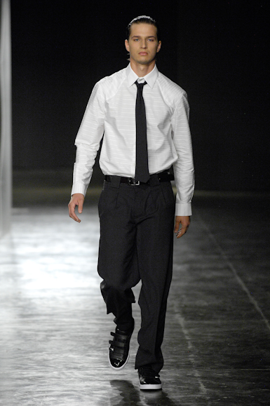 desfiles-lorenzomerlino-saopauloinverno2007rtw-103