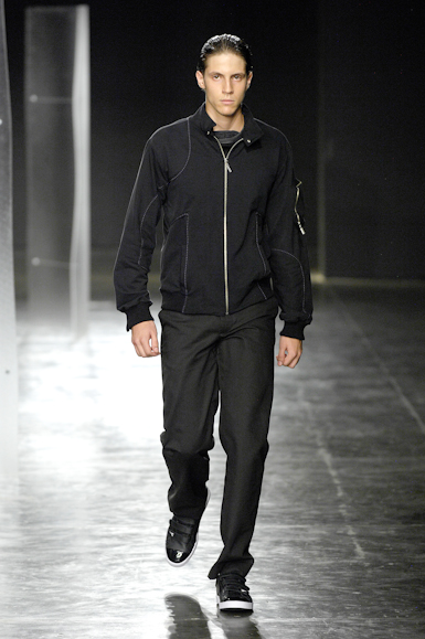 desfiles-lorenzomerlino-saopauloinverno2007rtw-108