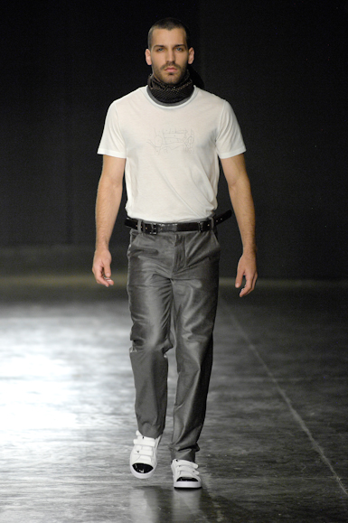desfiles-lorenzomerlino-saopauloinverno2007rtw-109