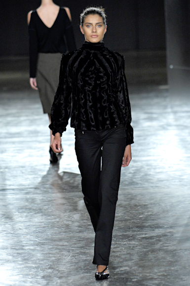desfiles-lorenzomerlino-saopauloinverno2007rtw-137