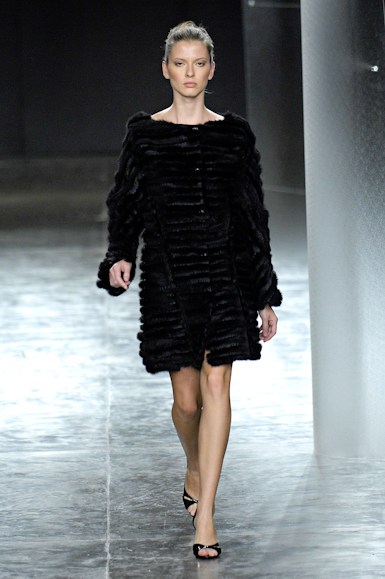 desfiles-lorenzomerlino-saopauloinverno2007rtw-142