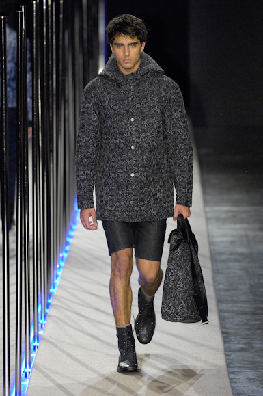 desfiles-marioqueiroz-saopauloinverno2007rtw-106