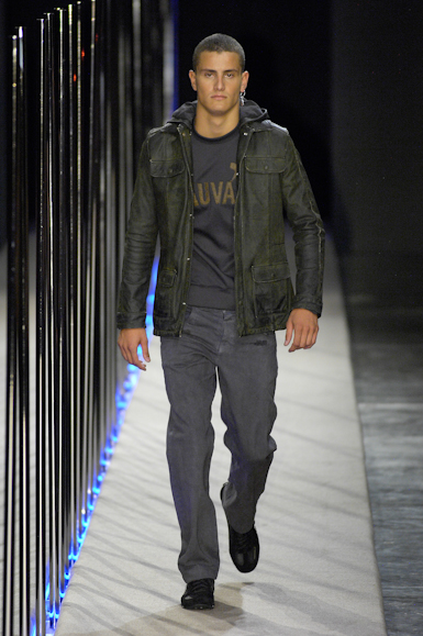 desfiles-marioqueiroz-saopauloinverno2007rtw-114