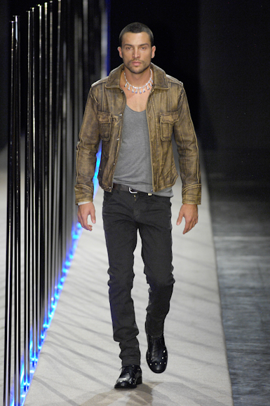 desfiles-marioqueiroz-saopauloinverno2007rtw-115