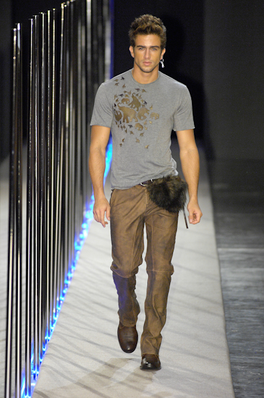 desfiles-marioqueiroz-saopauloinverno2007rtw-116