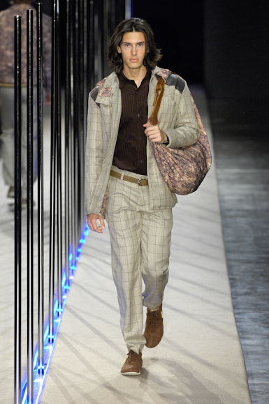desfiles-marioqueiroz-saopauloinverno2007rtw-120