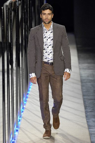desfiles-marioqueiroz-saopauloinverno2007rtw-124