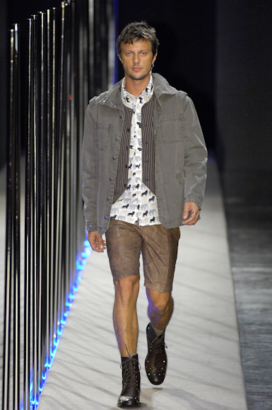 desfiles-marioqueiroz-saopauloinverno2007rtw-126