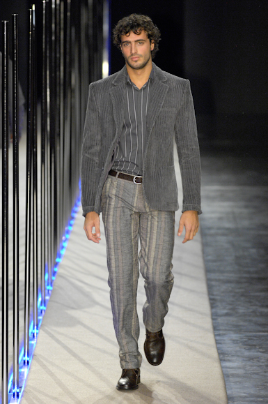 desfiles-marioqueiroz-saopauloinverno2007rtw-127