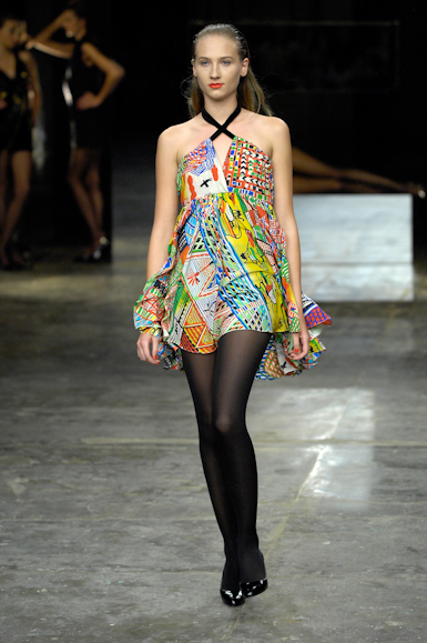 desfiles-neon-saopauloinverno2007rtw-112