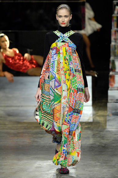 desfiles-neon-saopauloinverno2007rtw-122