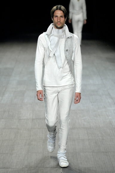 desfiles-osklen-saopauloinverno2007rtw-102