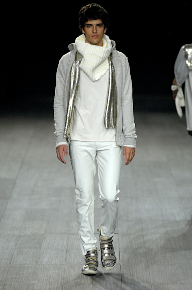 desfiles-osklen-saopauloinverno2007rtw-104