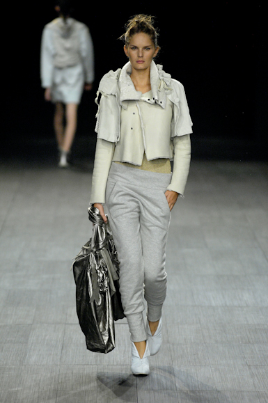 desfiles-osklen-saopauloinverno2007rtw-106