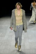 desfiles-osklen-saopauloinverno2007rtw-112