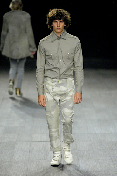 desfiles-osklen-saopauloinverno2007rtw-113