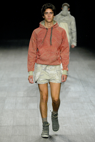 desfiles-osklen-saopauloinverno2007rtw-116