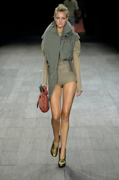 desfiles-osklen-saopauloinverno2007rtw-118