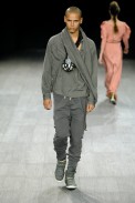 desfiles-osklen-saopauloinverno2007rtw-120