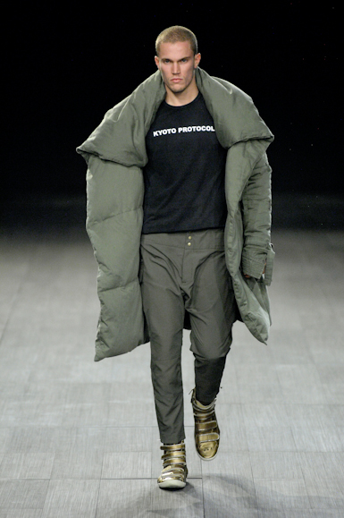 desfiles-osklen-saopauloinverno2007rtw-128