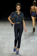 desfiles-osklen-saopauloinverno2007rtw-134