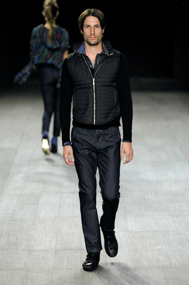 desfiles-osklen-saopauloinverno2007rtw-135