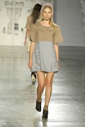 desfiles-simonenunes-saopauloinverno2007rtw-101