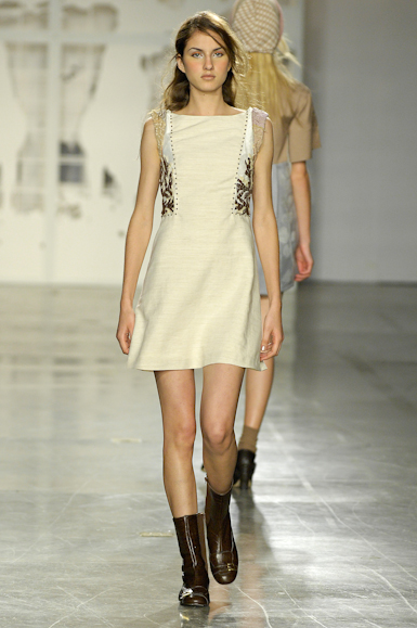 desfiles-simonenunes-saopauloinverno2007rtw-102