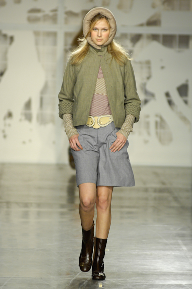desfiles-simonenunes-saopauloinverno2007rtw-105