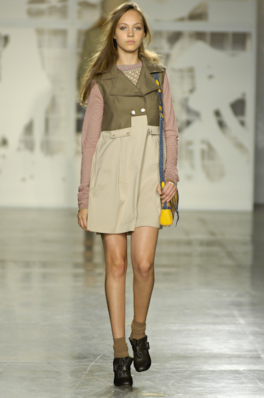 desfiles-simonenunes-saopauloinverno2007rtw-107