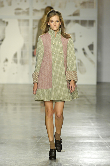 desfiles-simonenunes-saopauloinverno2007rtw-108