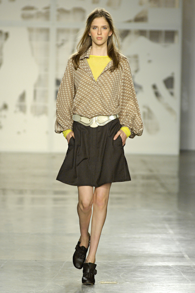 desfiles-simonenunes-saopauloinverno2007rtw-109